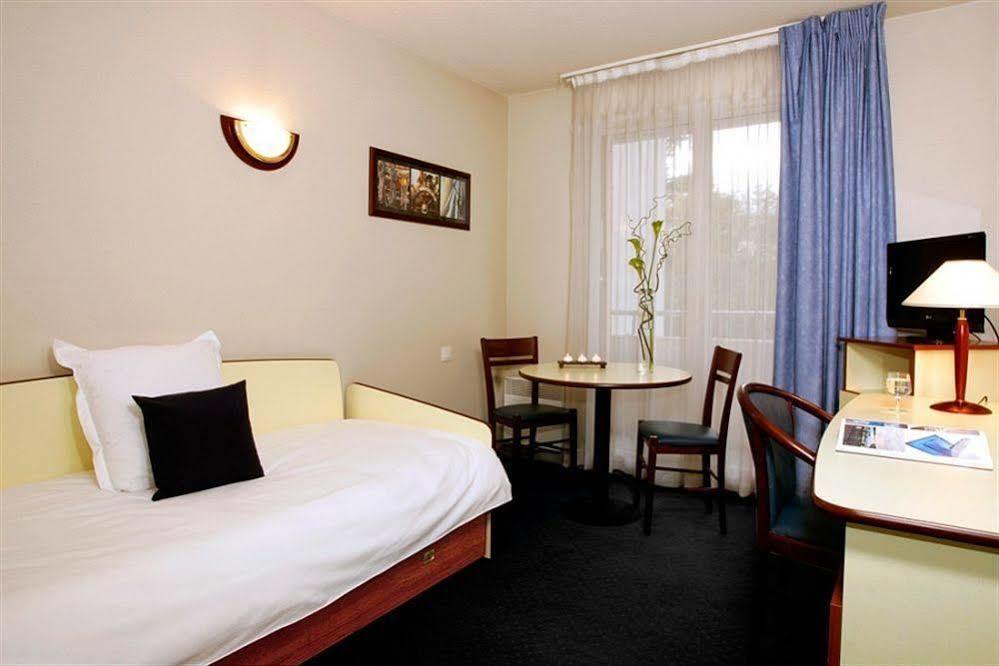 Zenitude Hôtel-résidences Métropole Hotel 3*